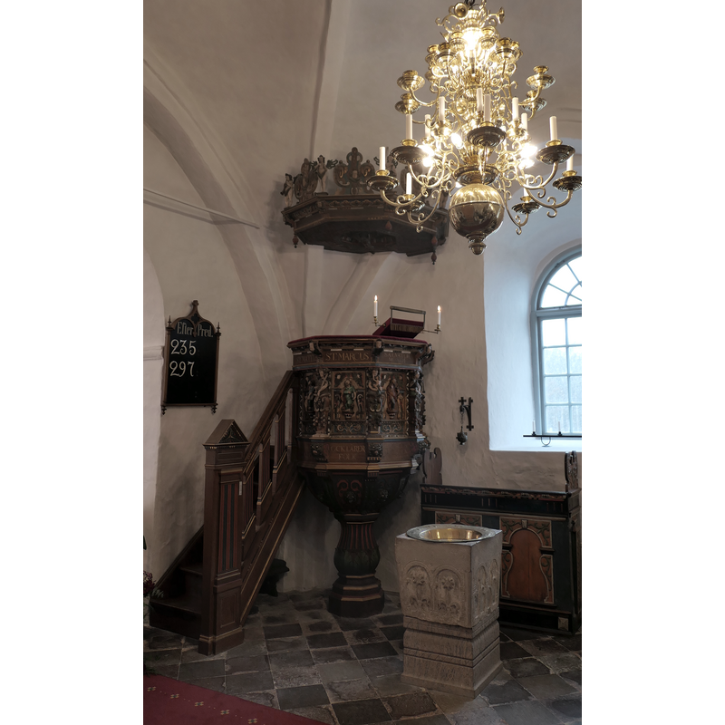 Source caption: "Predikstol och dopfunt Gärdslövs kyrka"
