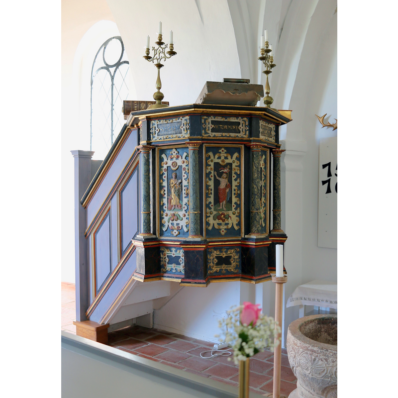 partially showing the font in the lower right corner, next to the pulpit