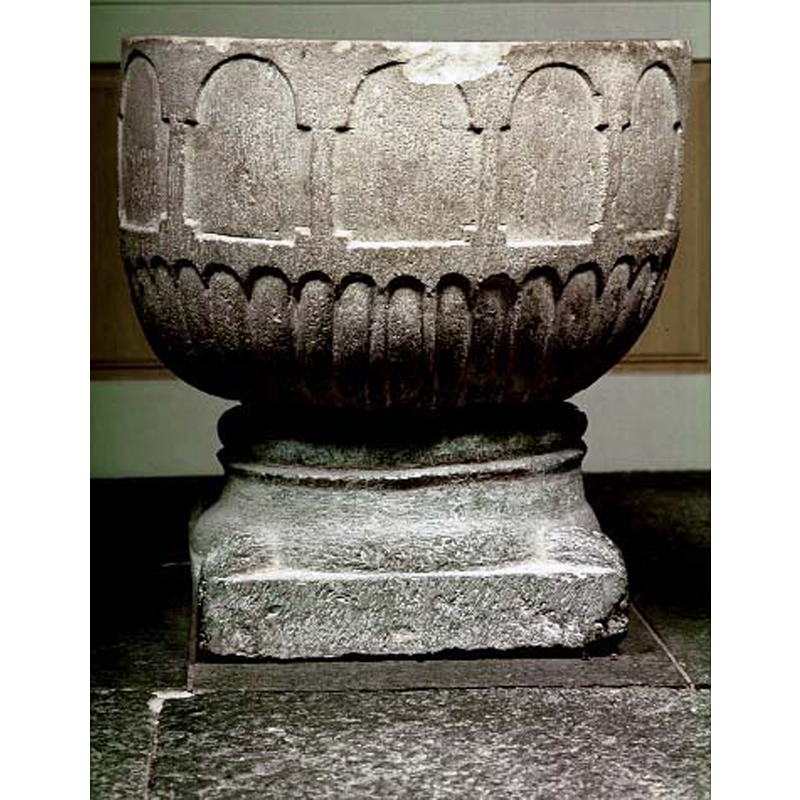 shallow carving and stylised design