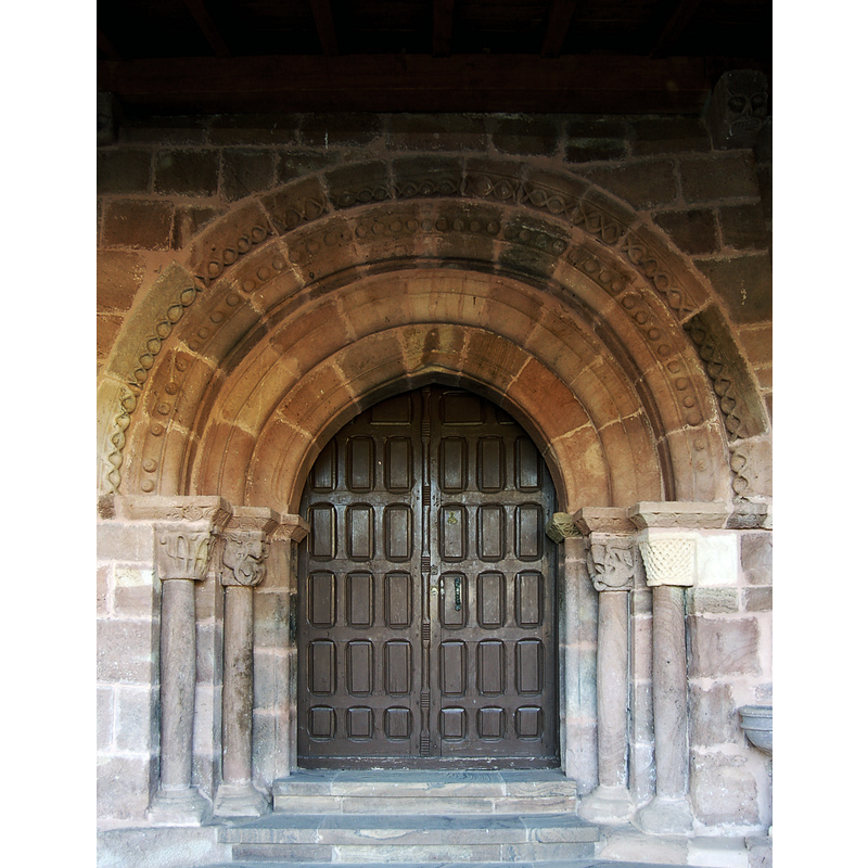 Source caption: "Puerta de la iglesia de Tinieblas de la Sierra"