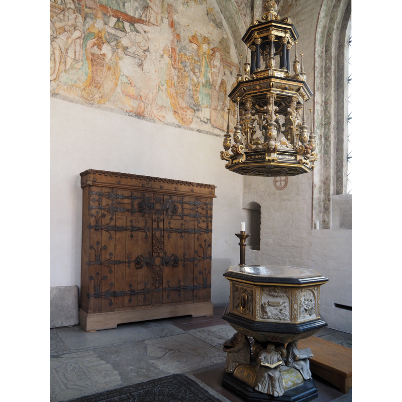 Source caption: "„Handwerker-Kapelle“ in der Kirche mit Deckenfresken aus der Zeit vor der Reformation"