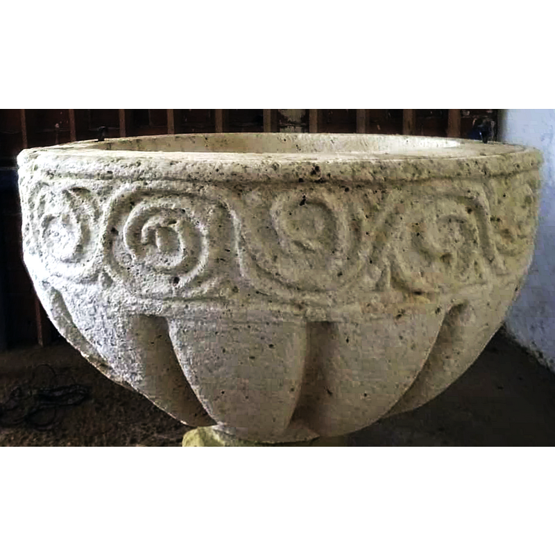 "banda de zarcillos –aquí simplemente insinuados, rematados en espiral y carentes del preciosismo de otros ejemplares' [source: Enciclopedia del románico [www.romanicodigital.com/sites/default/files/pdfs/files/burgos_VILLAESPASA.pdf] [accessed 12 July 2021]]