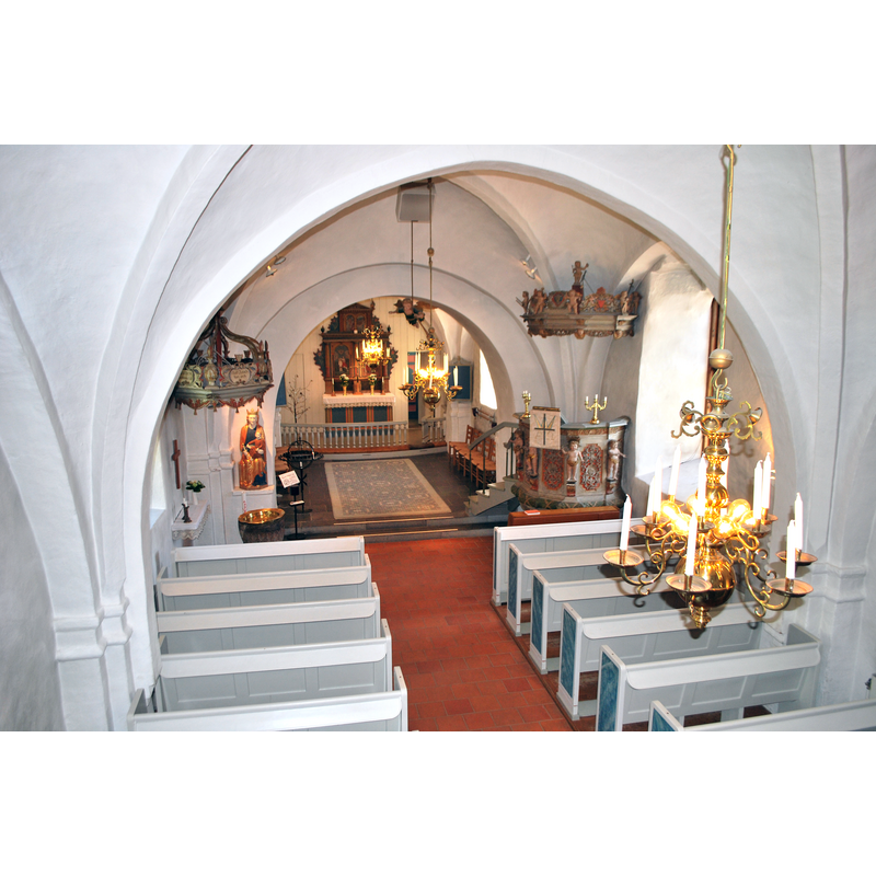 Source caption: "Perstorps kyrka, kyrkorummet från orgelläktaren" -- showing the font and canopy on the left, just west of the chancel arch