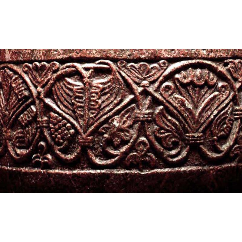 with tiny oalmettes in the spandrels issuing from inside the larger linked palmettes
