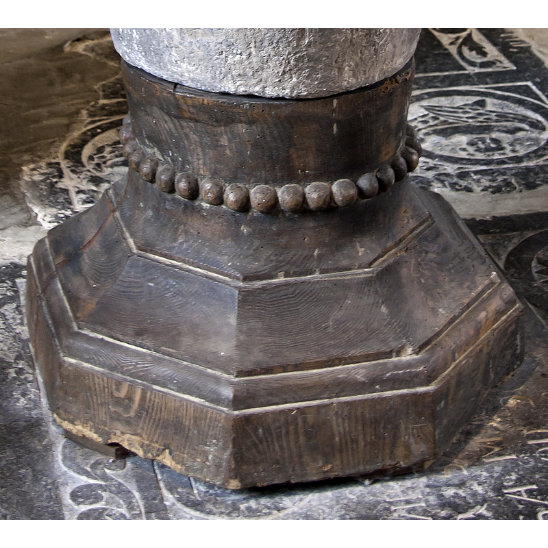 a row of them all around the wooden base
