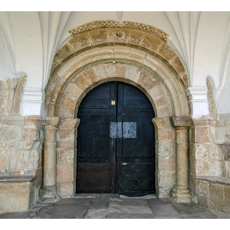 Source caption: " Iglesia de San Miguel Arcángel. Sotresgudo. Portada románica."
