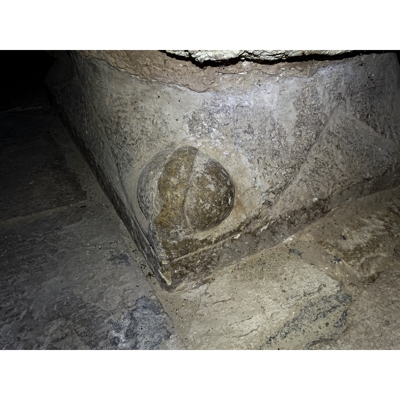 one of four; one source describes it as a ball motif; another as an animal head