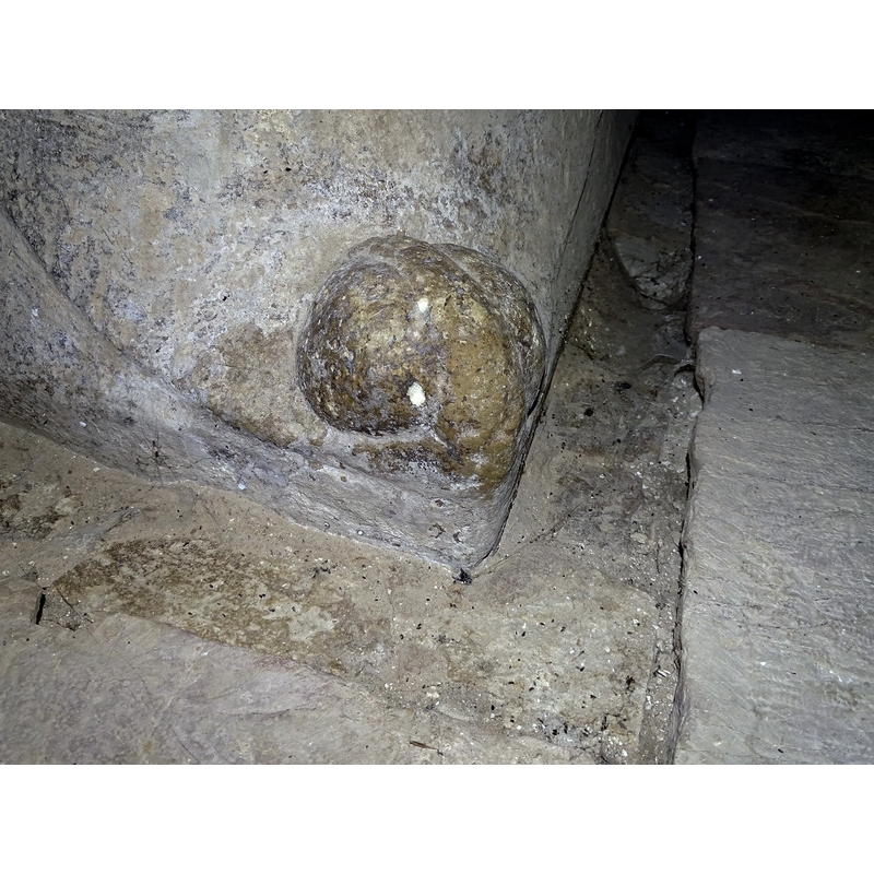 one of four; one source describes it as a ball motif; another as an animal head