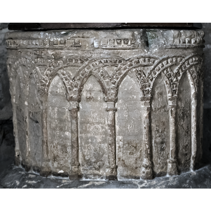 notice the damage to the upper rim, especially on the right, where a metal anchoring for an old cover has split the stone