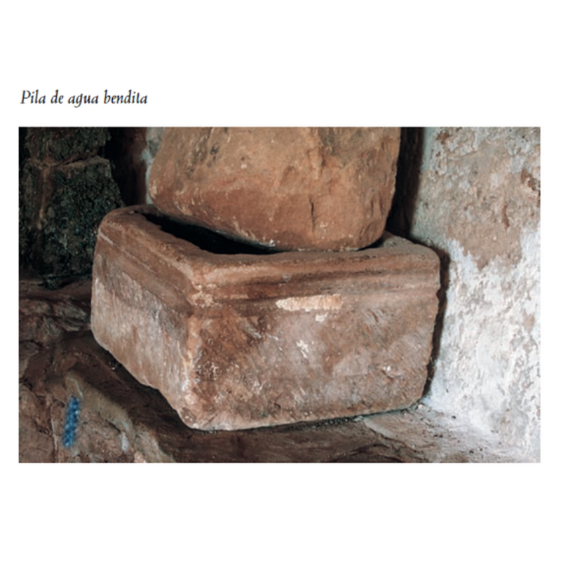 Source caption: "copa de una pila aguabendite-ra románica, labrada a hacha, de forma cuadrada de 34 cm de lado por 20,5 cm de altura y simplemente decorada con rebaje a doble chaflán junto a la embocadura" [cf. FontNotes]