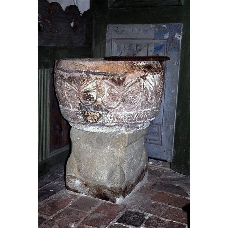 Source caption: " Stora Hammar gamle kyrka i Skåne, Sverige. Stora Hammar kirke, døbefont"