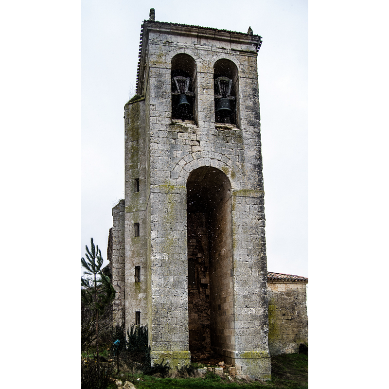 Source caption: "Barrios de Villadiego. Iglesia de San Pedro Apóstol. Torre. A la izquierda subida interior al campanario."