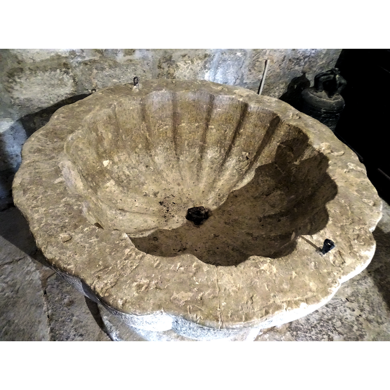 showing the drain hole