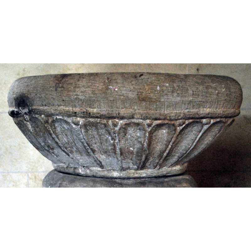 although the nroad moulding is now the upper rim of the present altered font, it was originally just above the underbowl