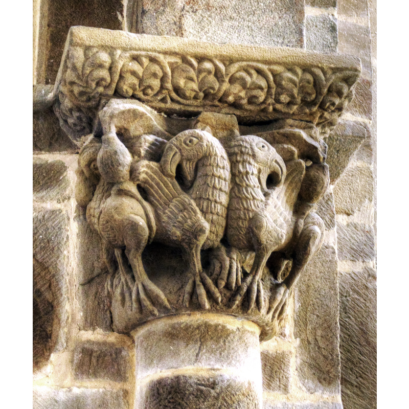 Source caption: "Iglesia parroquial de Villanueva (Teverga, Asturias), declarada monumento Nacional en 1921. Conserva la estructura románica y columnas y capiteles."