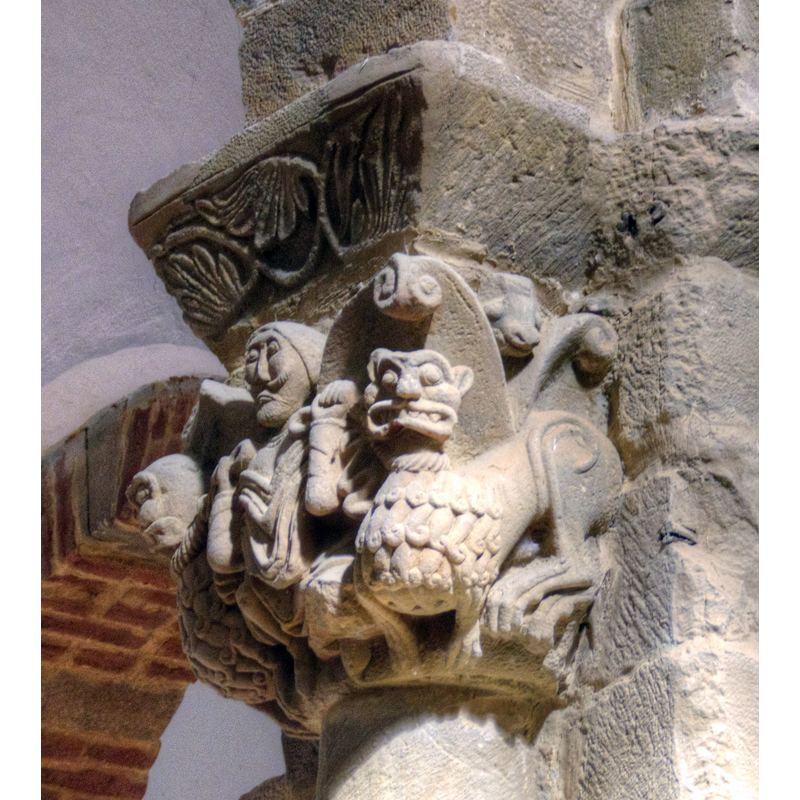 Source caption: "Iglesia parroquial de Villanueva (Teverga, Asturias), declarada monumento Nacional en 1921. Conserva la estructura románica y columnas y capiteles."
