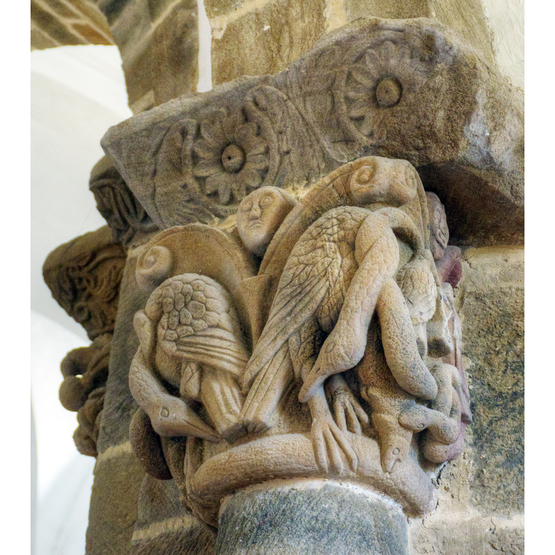 Source caption: "Iglesia parroquial de Villanueva (Teverga, Asturias), declarada monumento Nacional en 1921. Conserva la estructura románica y columnas y capiteles."