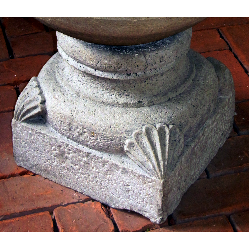 seen here in the front; there is a head [cf. FontNotes] partially visible in the back corner