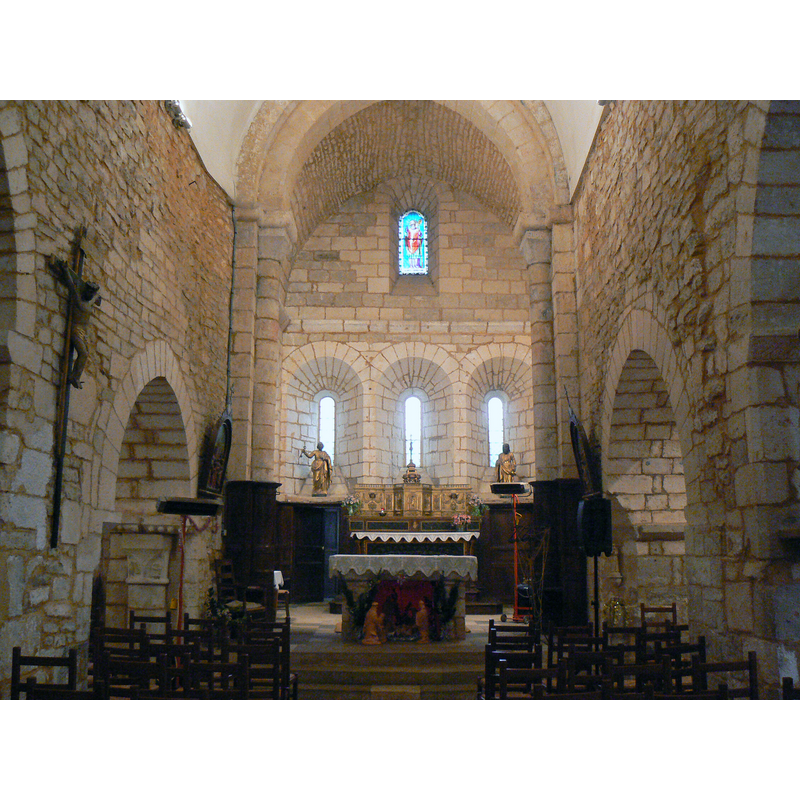 Source caption: "La nef centrale de l'église Saint Martin"