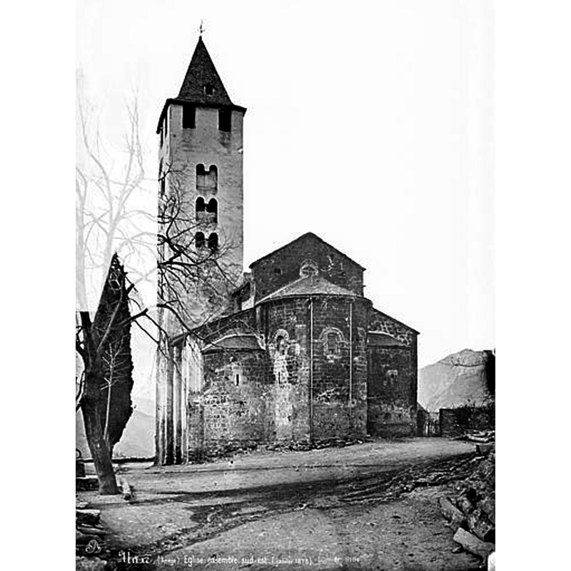 Source caption: "Unac, Ariège, France. Eglise. Ensemble est."