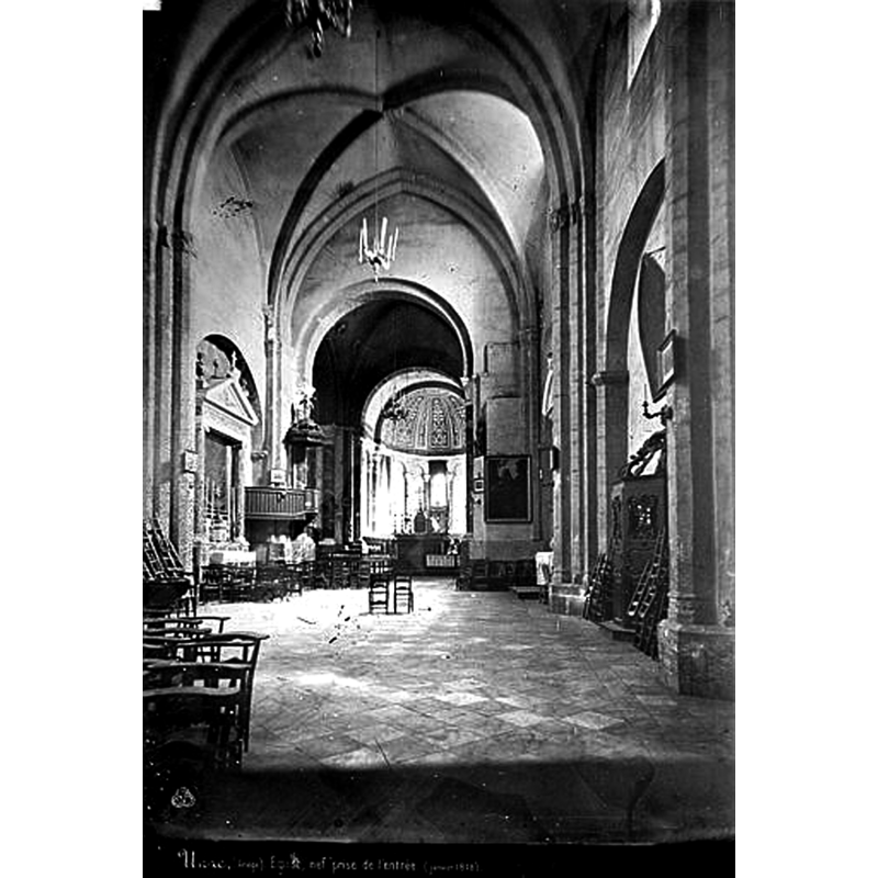 Source caption: "Unac, Ariège, France. Eglise. Vue intérieure de la nef, vers le choeur."