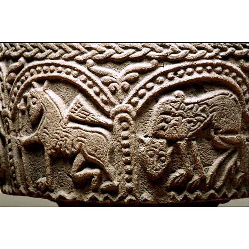 passant to the left; its font leg holds an object resembling a processional cross or a cross-topped mace, like the one held by the warrior in the fight scene