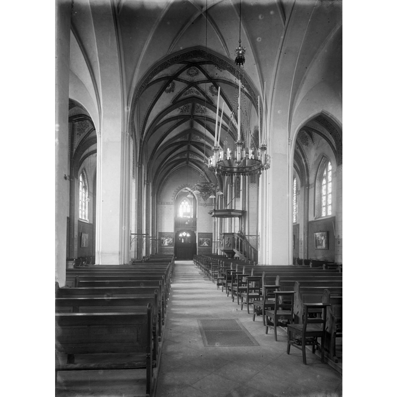 Source caption: "Rooms-Katholieke Kerk: interieur naar het westen"