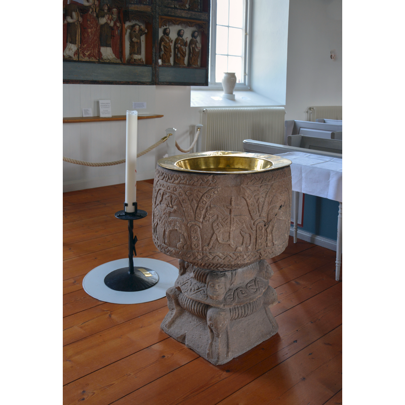 Source caption: "Tolgs kyrka. Dopfunt av sandsten från 1100-talets andra hälft."