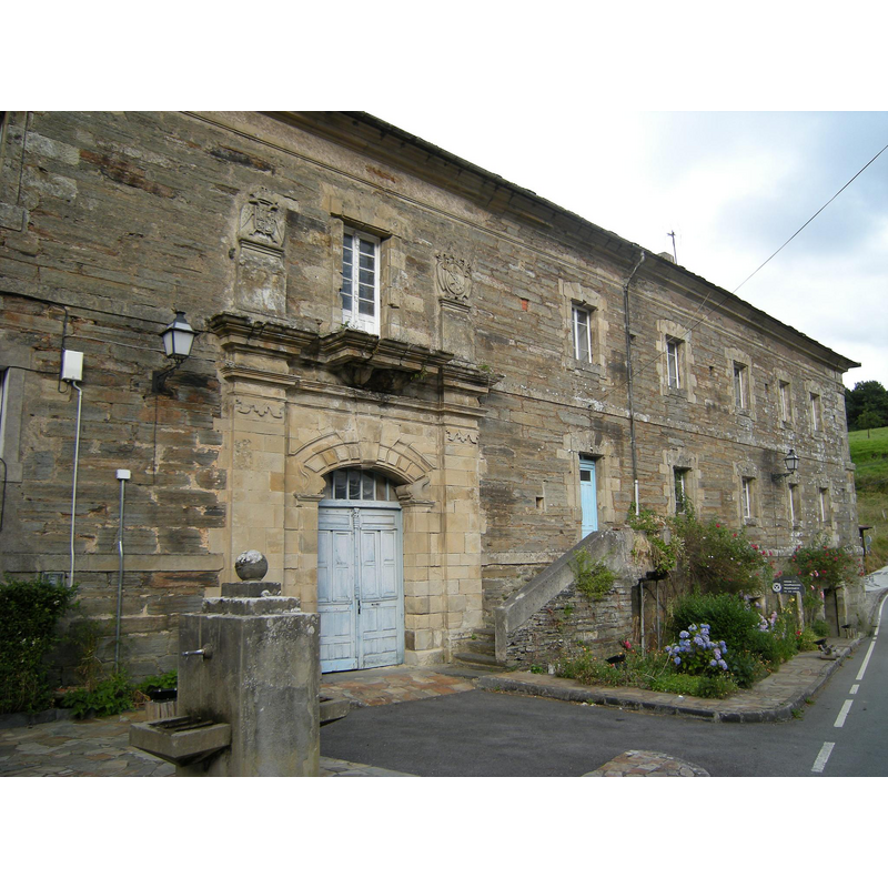 Source caption: "Monasterio de Santa María de Villanueva de Oscos [...] Fachada del monasterio."