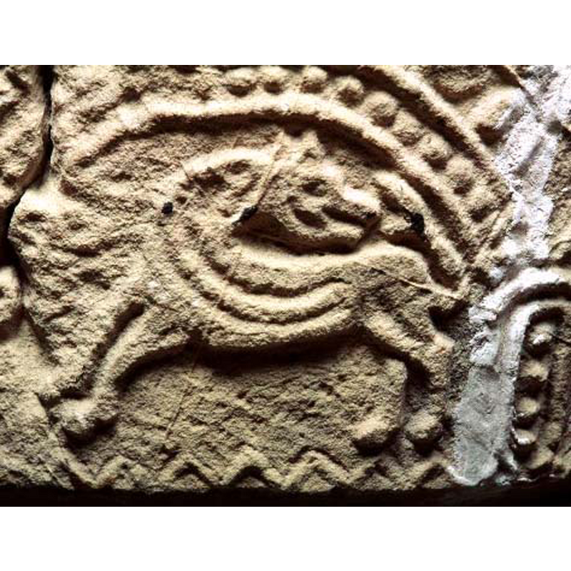 passant to the right; the head appears to reach for the tail