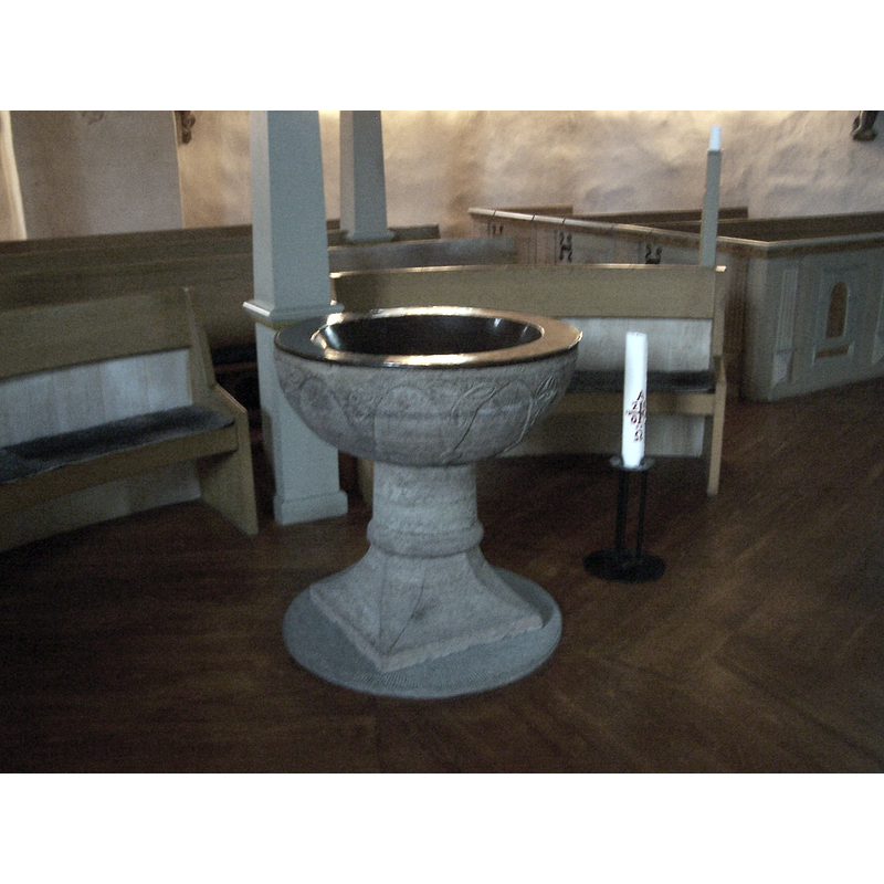 Source caption: "Hagby kyrka, Sverige - Dopfunt" [NB: notice the position of the roll moulding on the stem of the base]