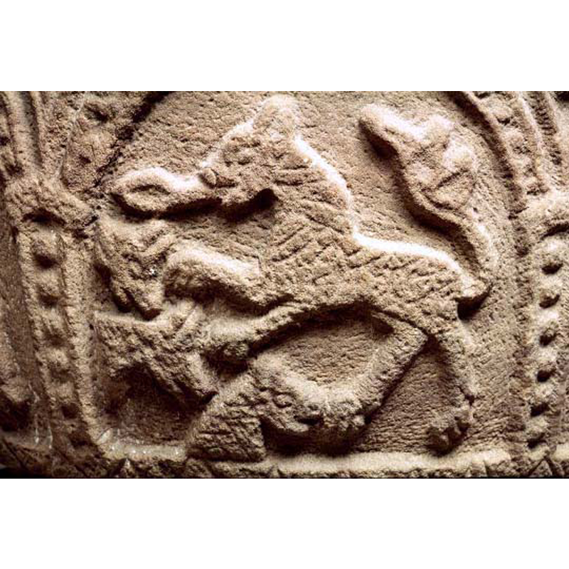 captioned "lejon med tre djurhuvuden" in the SHM; the lion on the centre and right appears to be fighting three animal heads on the left