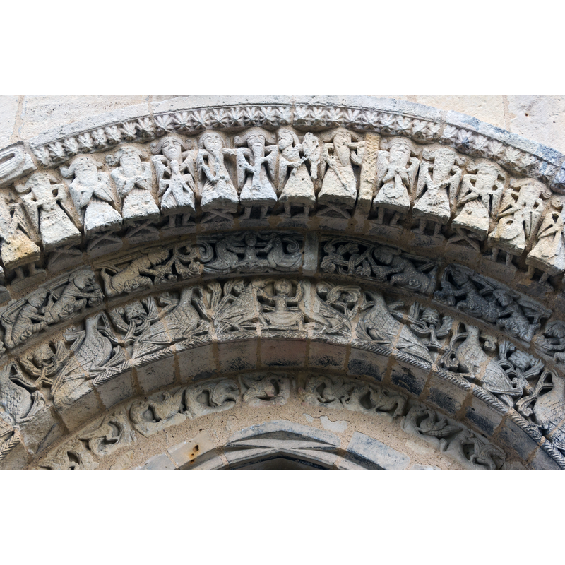 Source caption: "Détail de l'archivolte du portail de l'église Notre-Dame d'Avy, Charente-Maritime."