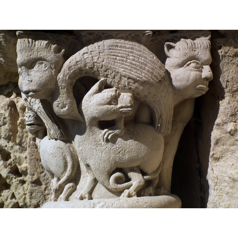 Source caption: "Détail d'un chapiteau de l'église d'Avy."
