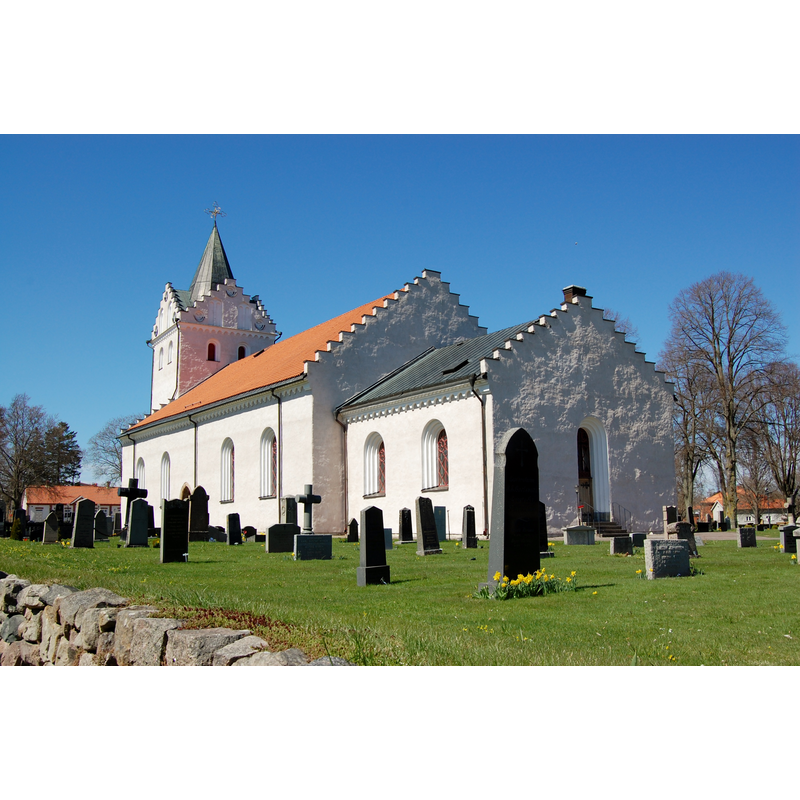 Source caption: "Ljungby kyrka. Kyrkan har anor från medeltiden men har under tidernas lopp genomgått flera om- och tillbyggnader. 1757 omgestaltades kyrkans grundligt.1857 genomgick byggnaden en omfattande renovering. Vid detta tillfälle tillkom kyrktornet med trappgavlar som ersatte en klockstapel från 1500-talets slut. Arkitekt för denna renovering var Carl Georg Brunius."