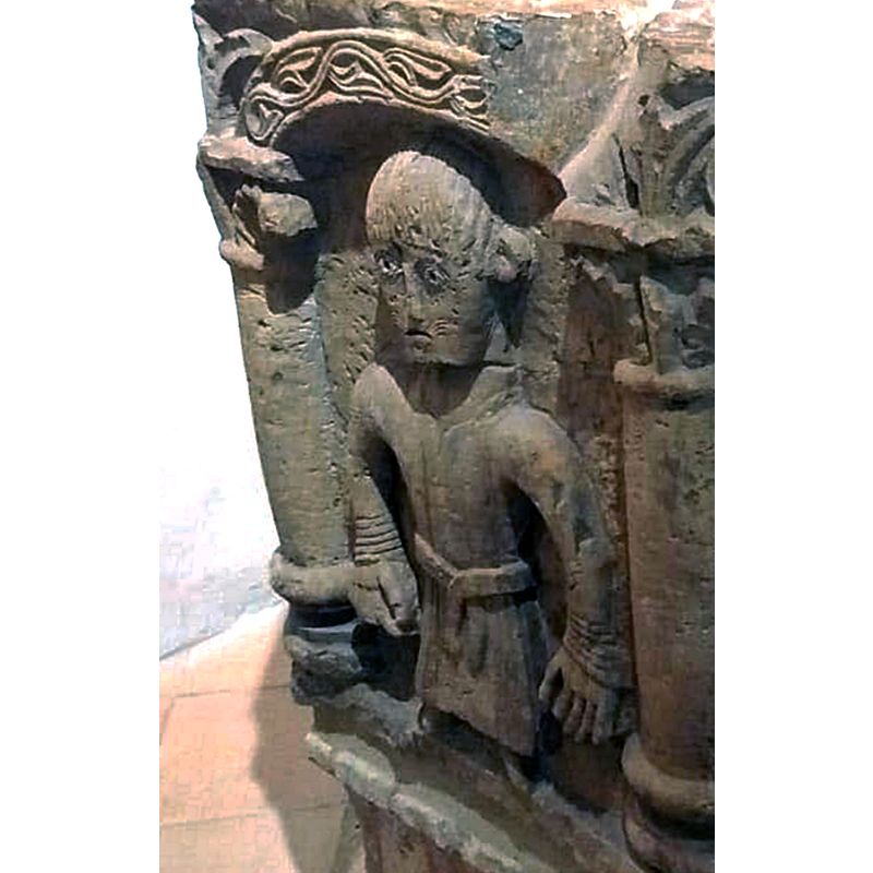full front; facing the viewer [cf. FontNotes]