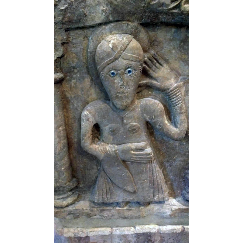 as suggested in one of the sources [cf. FontNotes] the Annunciation is evidenced by Maty's right hand on her belly and her left hand to her ear, which she may need as Gabriel is at the opposite end of the basin [LocationCode B08]