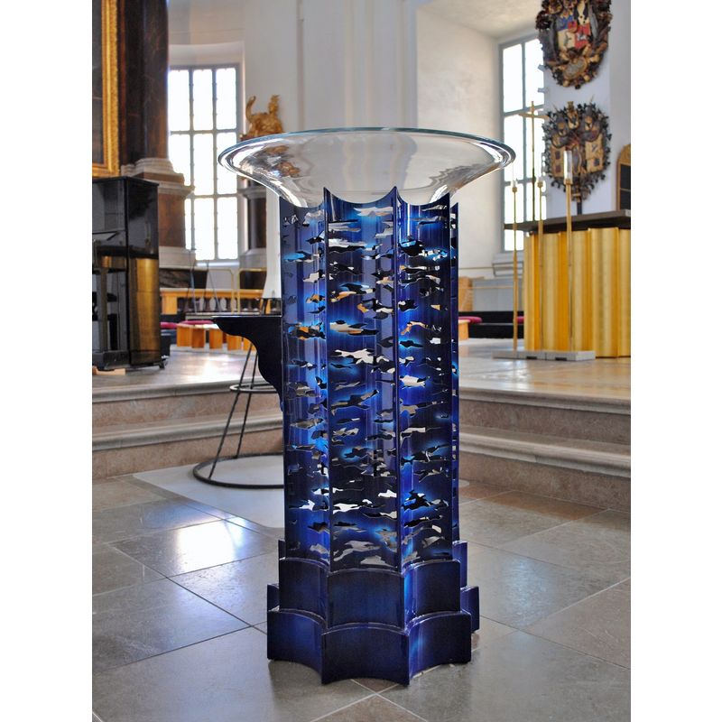 Source caption: "Kalmar domkyrka: Flyttbar dopfunt av metall med cuppa i form av en glasskål."