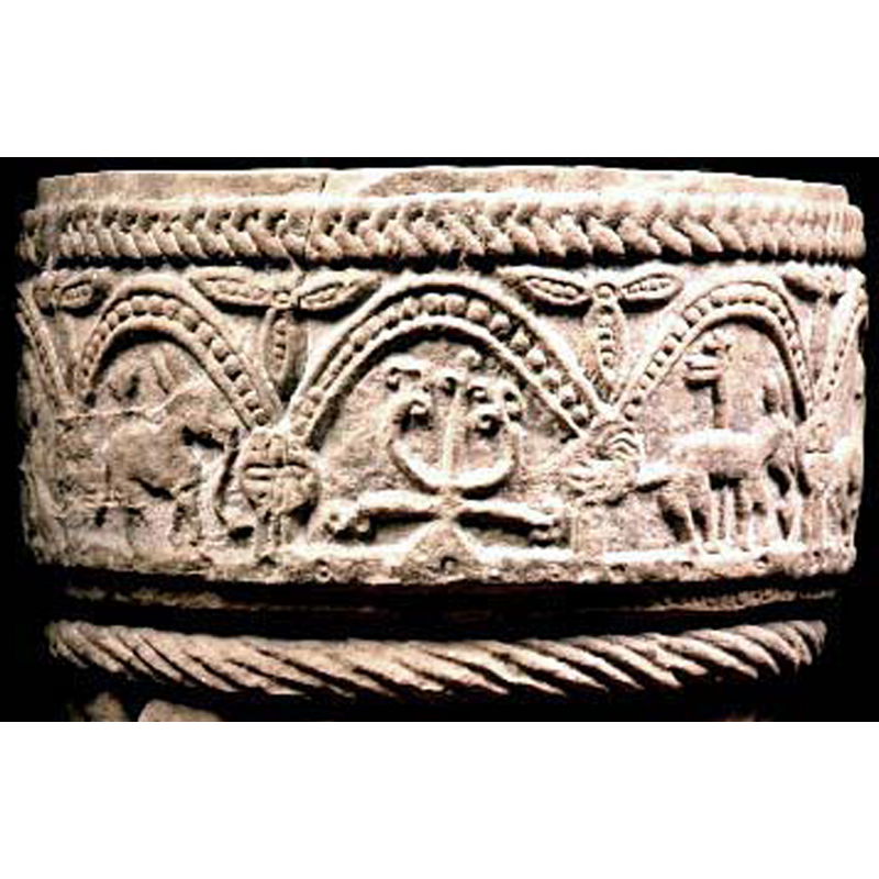 seen here in the left arch, passant to the right [NB: like the rest of the quadrupeds on this basin, this one is too anatomically undefinied for identification]