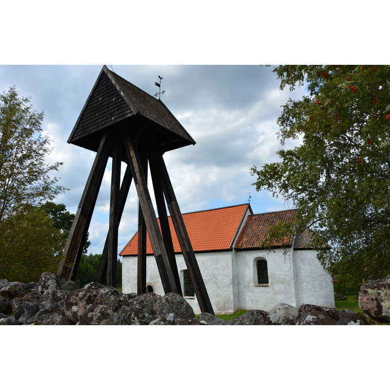 Source caption: "Hemmesjö gamla kyrka.Den romanska kyrkan byggdes av sten 1175. Kyrkobyggnaden anses som en av de mest oförändrade medeltidskyrkorna i Växjö stift och en av de äldsta i landet." -- 12thC church; abandoned 1854; restored 1921; belfry erected 1953