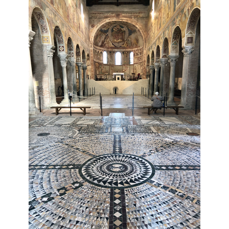 Source caption: " Pavimento dell'Abbazia di Pomposa"