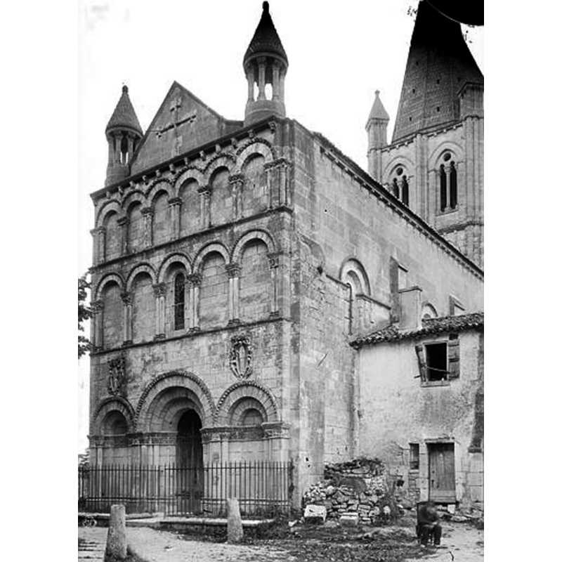 Source caption: "Eglise Saint-Martin [...] Gensac-la-Pallue, Charente, France."