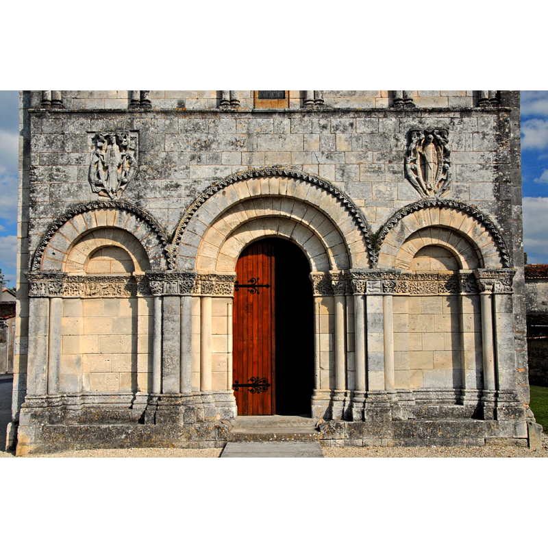 Source caption: "Genzac-la-Pallue, Erdgeschoss der Fassade"