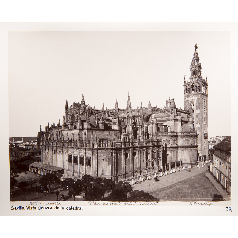 Source caption: "Bild från Johanna Kempes f. Wallis resa genom Spanien, Portugal och Marokko 18 Mars - 5 Juni 1895. Sevilla, katedralen. Nyckelord: Resealbum, Sevilla, Foto, Arkitektur, Spanien, Katedral"