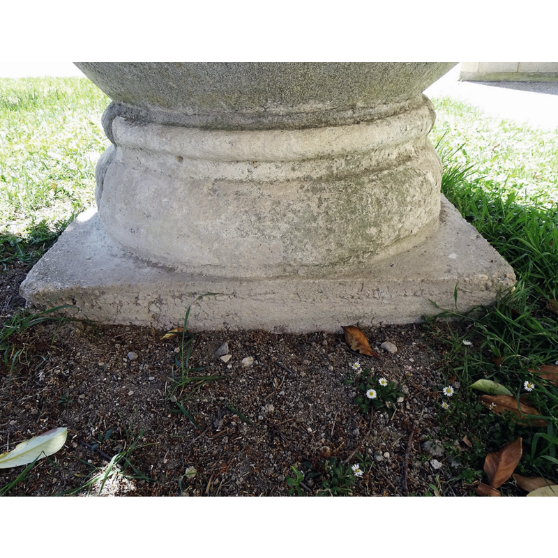 the only decorative motif on the font