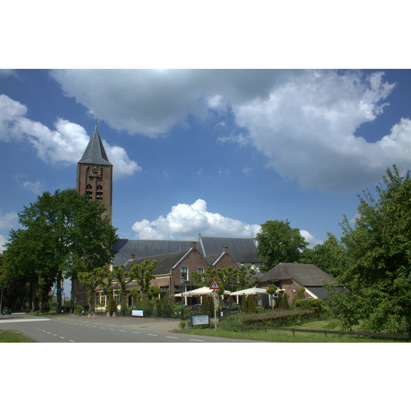 Source caption: "Vanuit het oosten komen we in Zoelen en zien dan direct de Stefanuskerk."