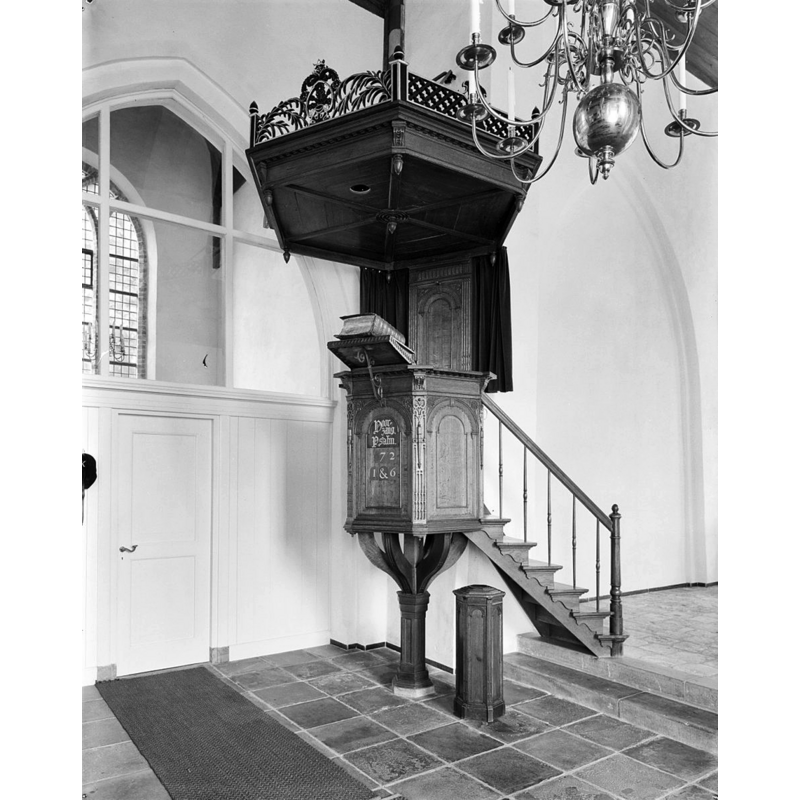 the stone font had been already removed from the base of the pulpit by the time of this photograph in June 1977 (probably during the 1955 renovation)