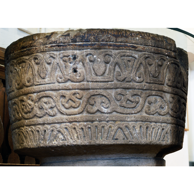 showing the damage caused to the upper rim (right side) by the anchorings of an old cover; notice also the two drilled holesd now plugged, off centre on the band of palmette vine