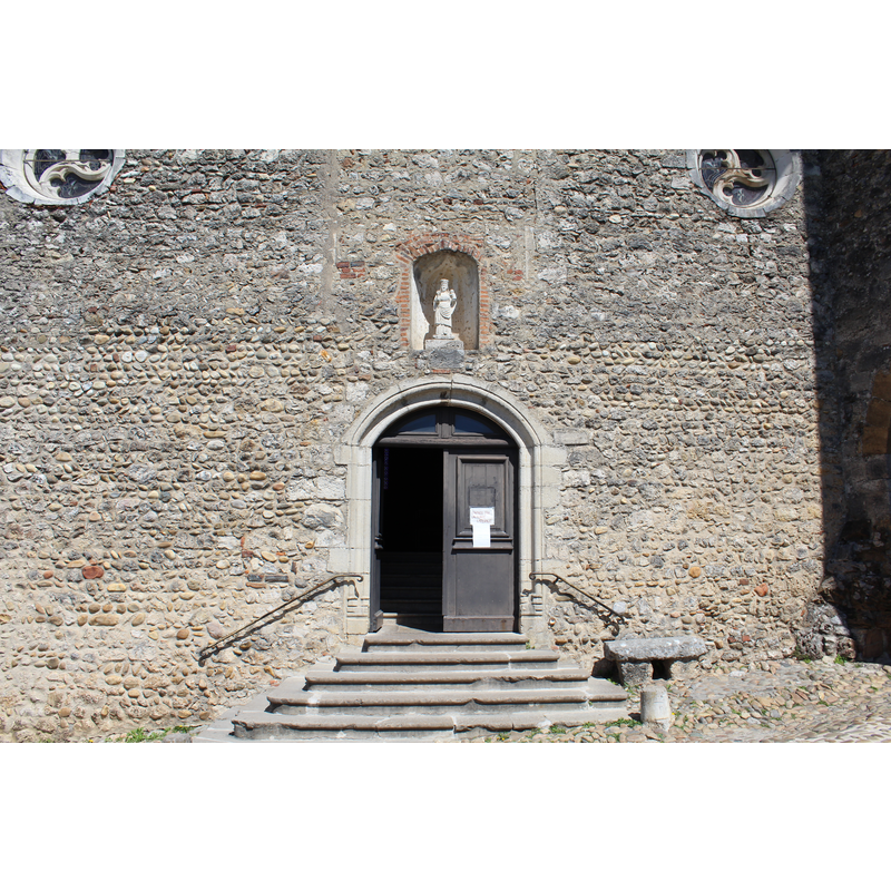 Source caption: "Entrée de l'Église Sainte-Marie de Pérouges."