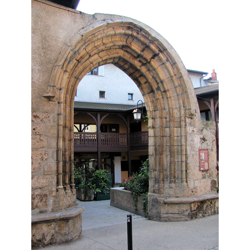 this portal is all that remains of the outer church of Saint-Etienne de Montluel